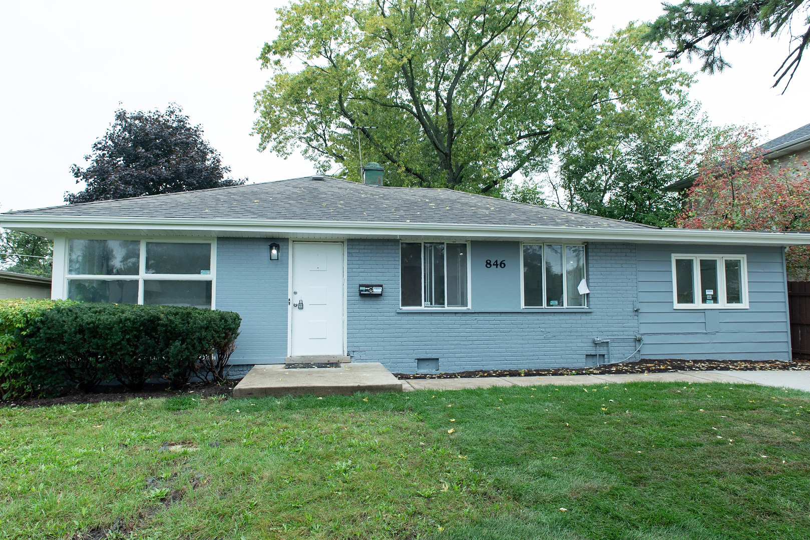 846 Waukegan Road Northbrook, IL 60062 - Photo 3 of 29 a view of a house with a yard