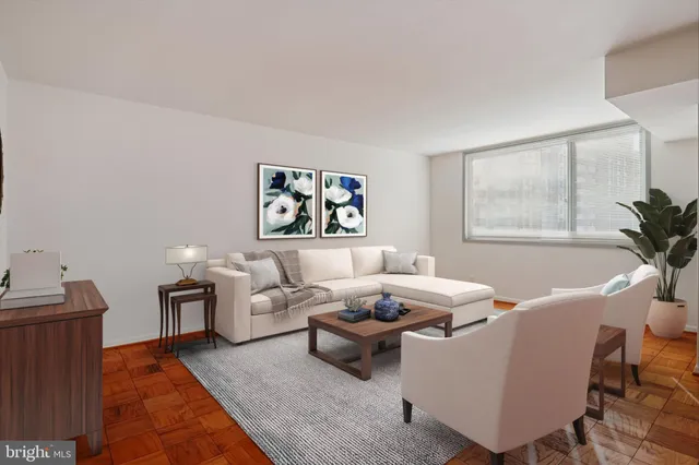 a view of empty room with a ceiling fan