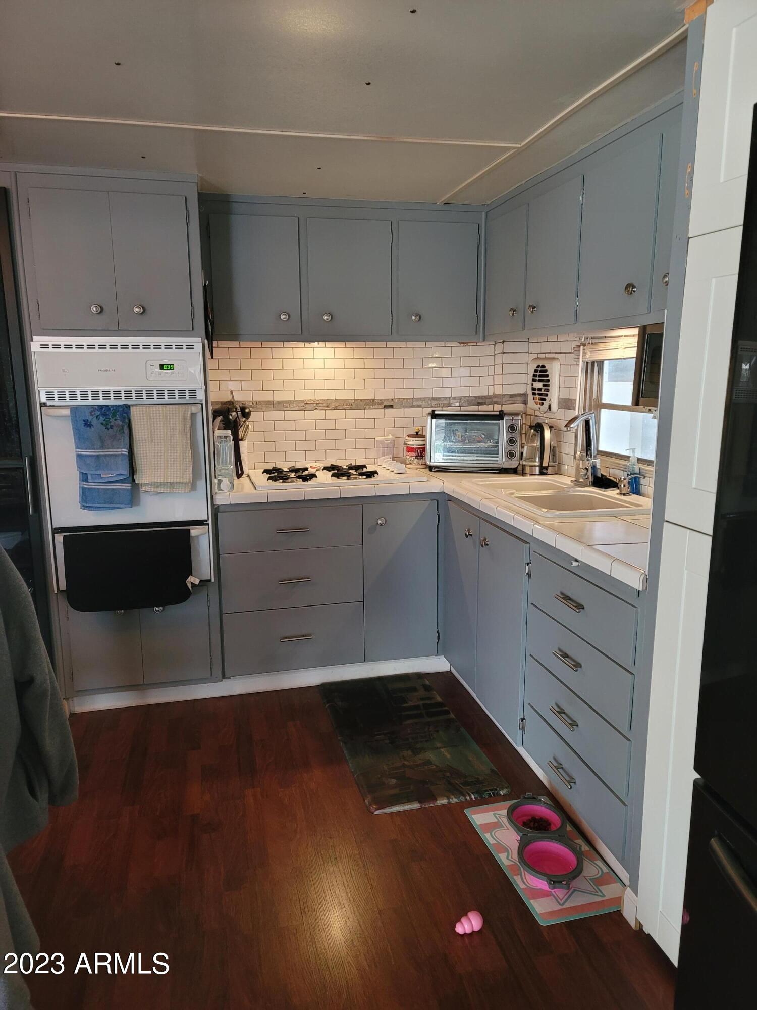 150 South Windsor, Unit 35 Mesa, AZ 85204 - Photo 5 of 23 kitchen