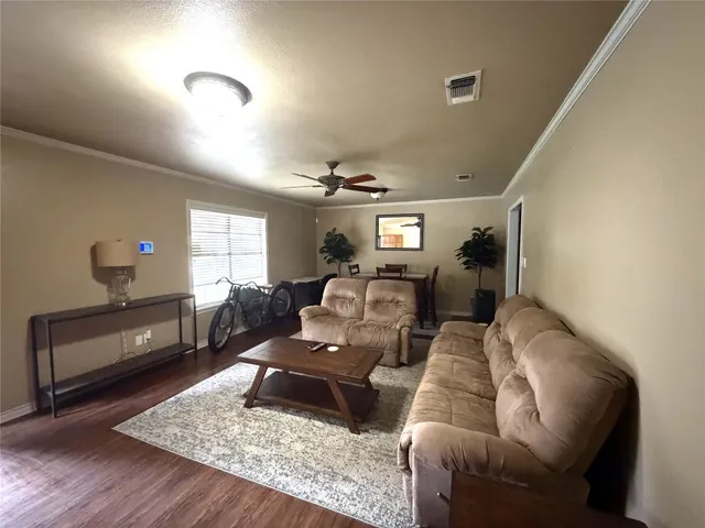 $1,500 | 127 Parkview Street, Luling, TX 78648