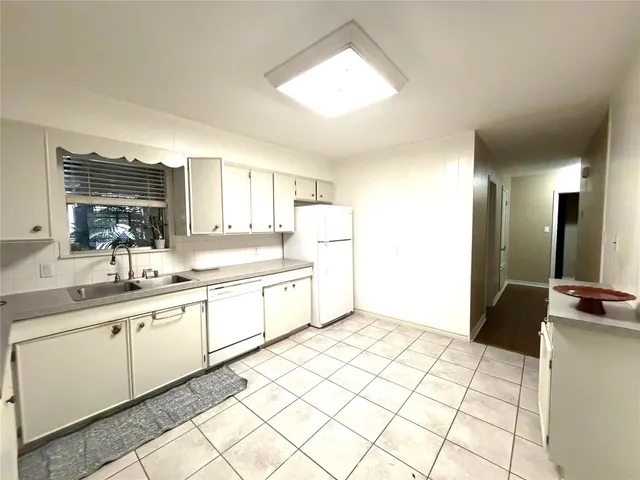 $1,500 | 127 Parkview Street, Luling, TX 78648