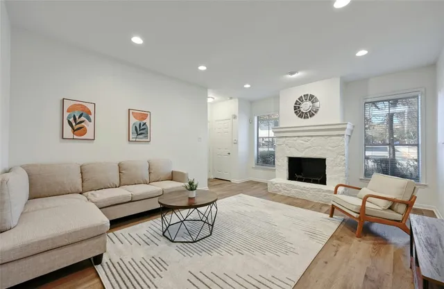 $1,950 | 2529 Rio Grande Street, Unit 35, Austin, TX 78705