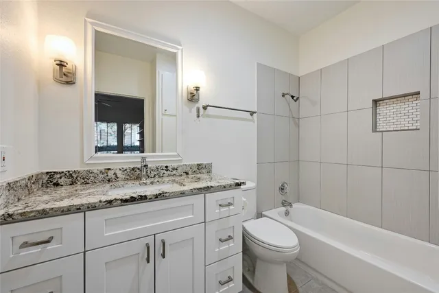 $1,950 | 2529 Rio Grande Street, Unit 35, Austin, TX 78705