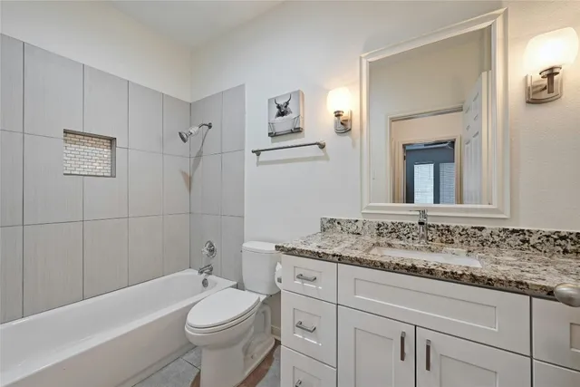 $1,950 | 2529 Rio Grande Street, Unit 35, Austin, TX 78705