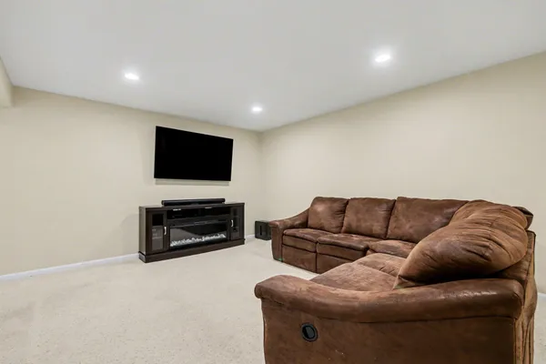 $549,900 | 1330 Meadowgreen Court Southeast, Caledonia, MI 49316