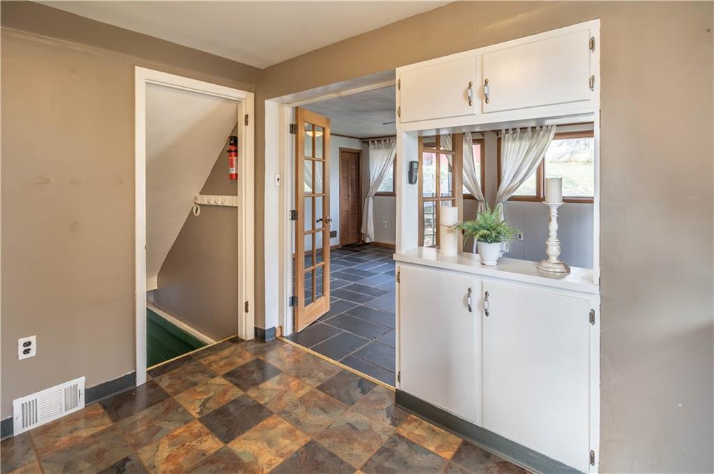 1029 Hastie Road Pittsburgh, PA 15234 - Photo 9 of 25 Gallery Image 9