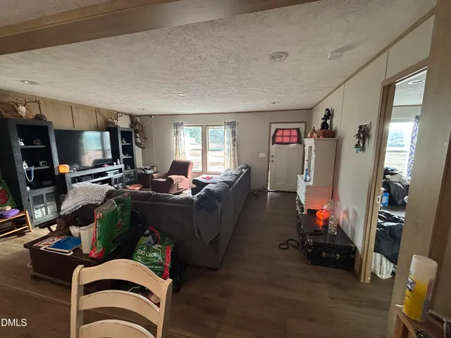 a view of yard with trees