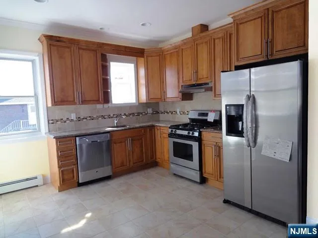 $2,800 | 1576 Anderson Avenue, Unit 2, Fort Lee, NJ 07024