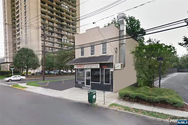 $2,800 | 1576 Anderson Avenue, Unit 2, Fort Lee, NJ 07024