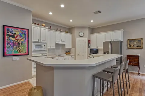 $375,000 | 59 West Bellmeade Place, The Woodlands, TX 77382