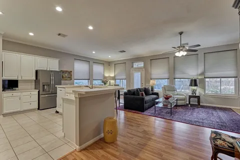 $375,000 | 59 West Bellmeade Place, The Woodlands, TX 77382
