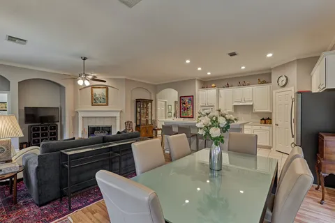 $375,000 | 59 West Bellmeade Place, The Woodlands, TX 77382