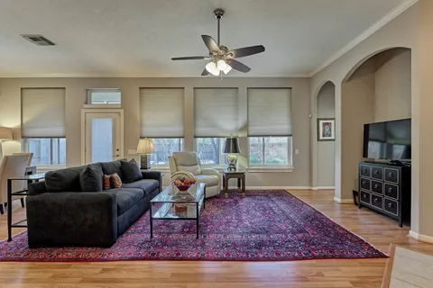 $375,000 | 59 West Bellmeade Place, The Woodlands, TX 77382