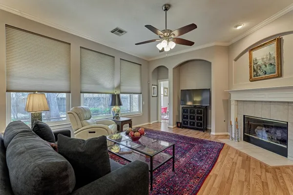 $375,000 | 59 West Bellmeade Place, The Woodlands, TX 77382