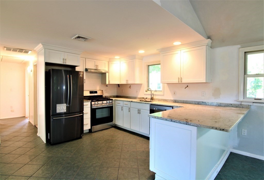 29 South Shore Road Holbrook, MA 02343 - Photo 7 of 23