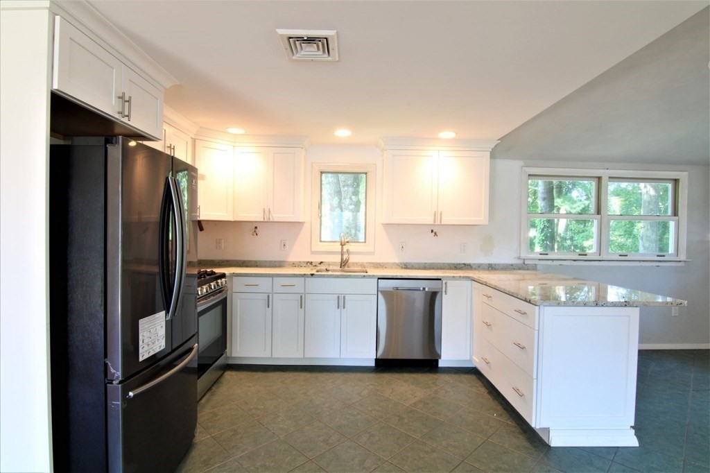 29 South Shore Road Holbrook, MA 02343 - Photo 8 of 23