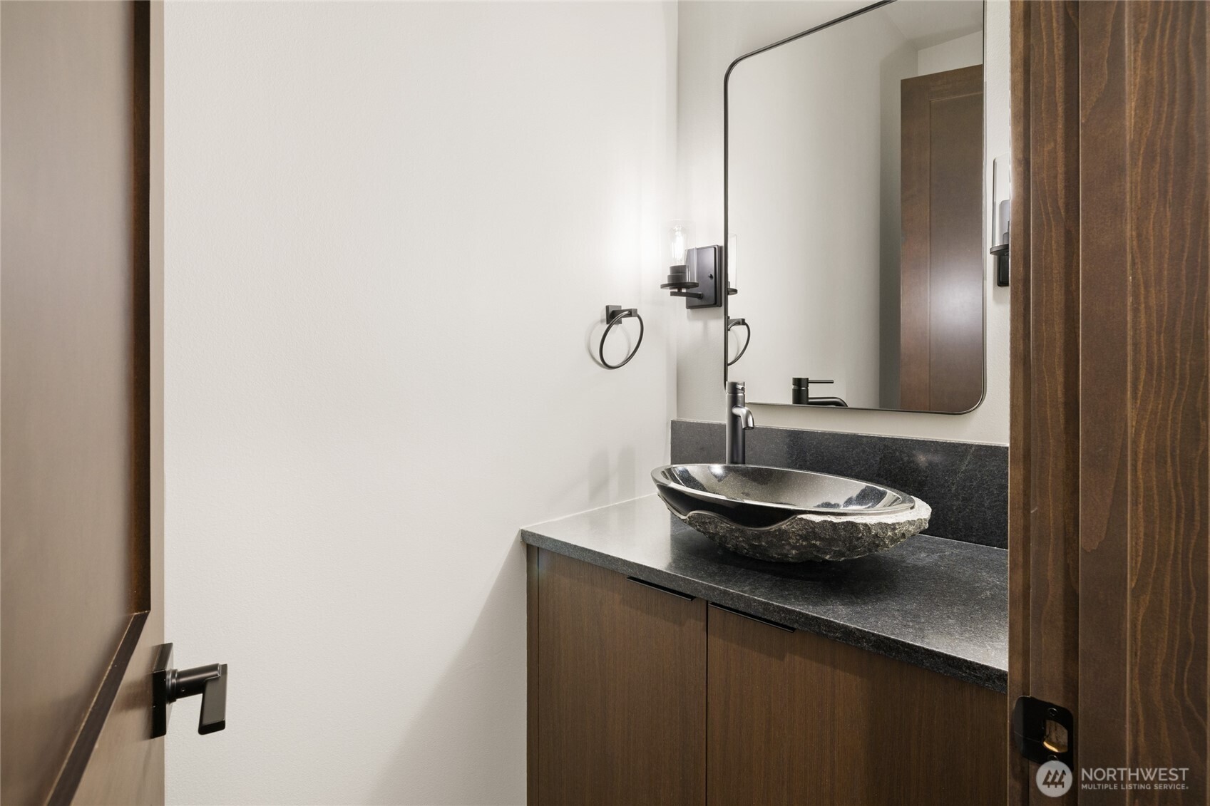 21 Riverbend Loop Cle Elum, WA 98922 - Photo 15 of 21 a bathroom with a sink and a mirror