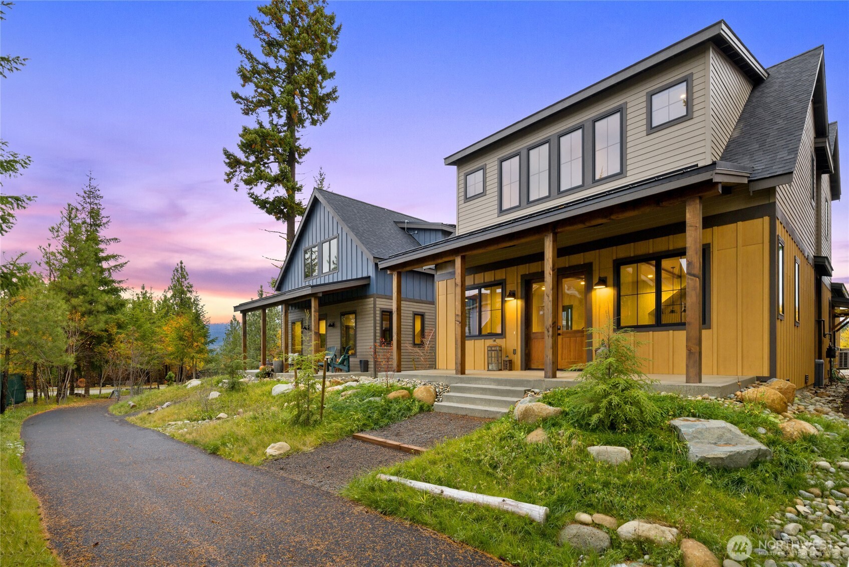 21 Riverbend Loop Cle Elum, WA 98922 - Photo 2 of 21 a front view of a house with a yard