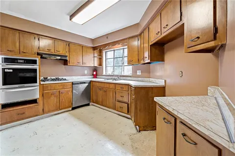 $69,000 | 545 Stokes Avenue, Braddock, PA 15104