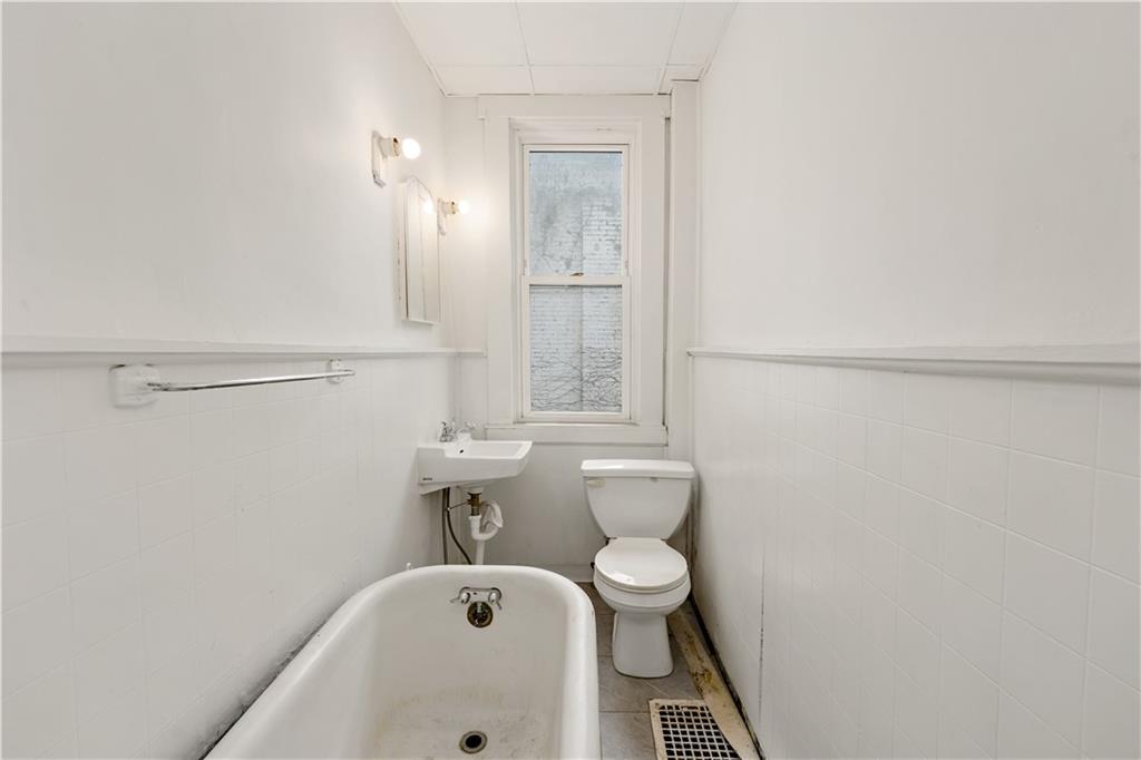 545 Stokes Avenue Braddock, PA 15104 - Photo 19 of 34 a bathroom with a bathtub sink vanity and toilet