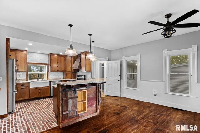 $365,000 | 13309 Highway 90, Princeville, IL 61559