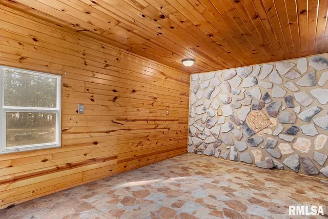 $365,000 | 13309 Highway 90, Princeville, IL 61559