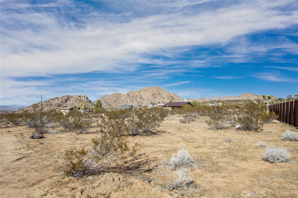 8776 Uphill Road Joshua Tree, CA 92252 - Photo 5 of 17