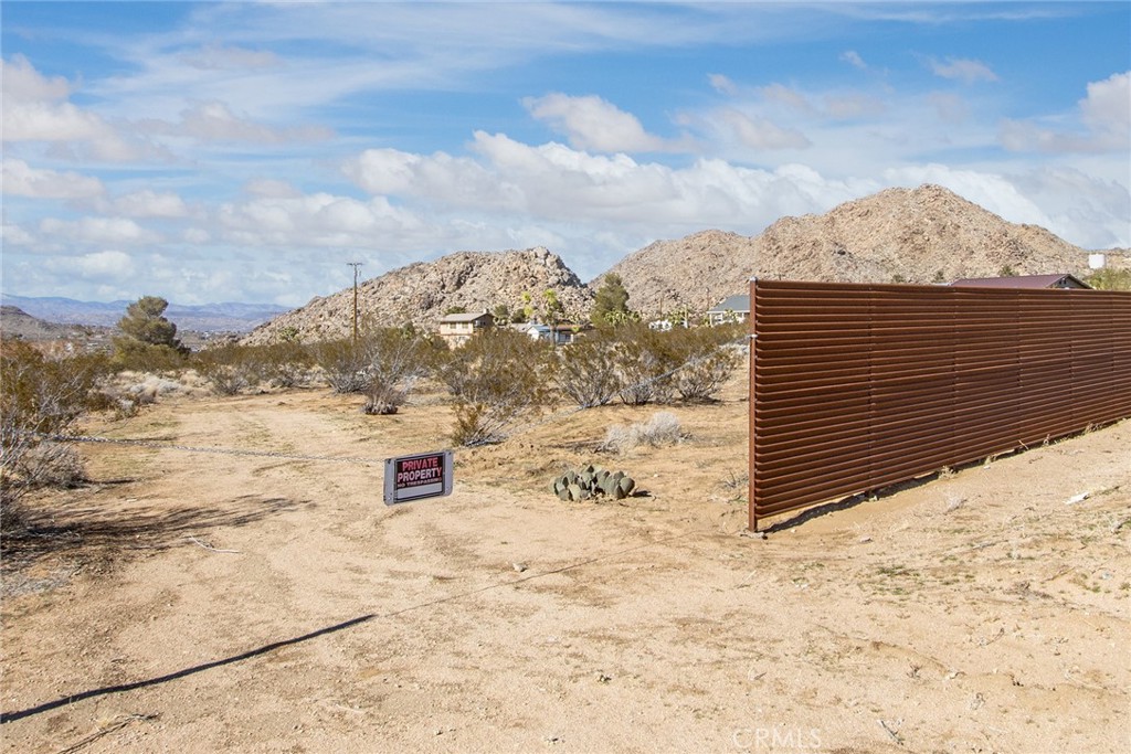8776 Uphill Road Joshua Tree, CA 92252 - Photo 8 of 17