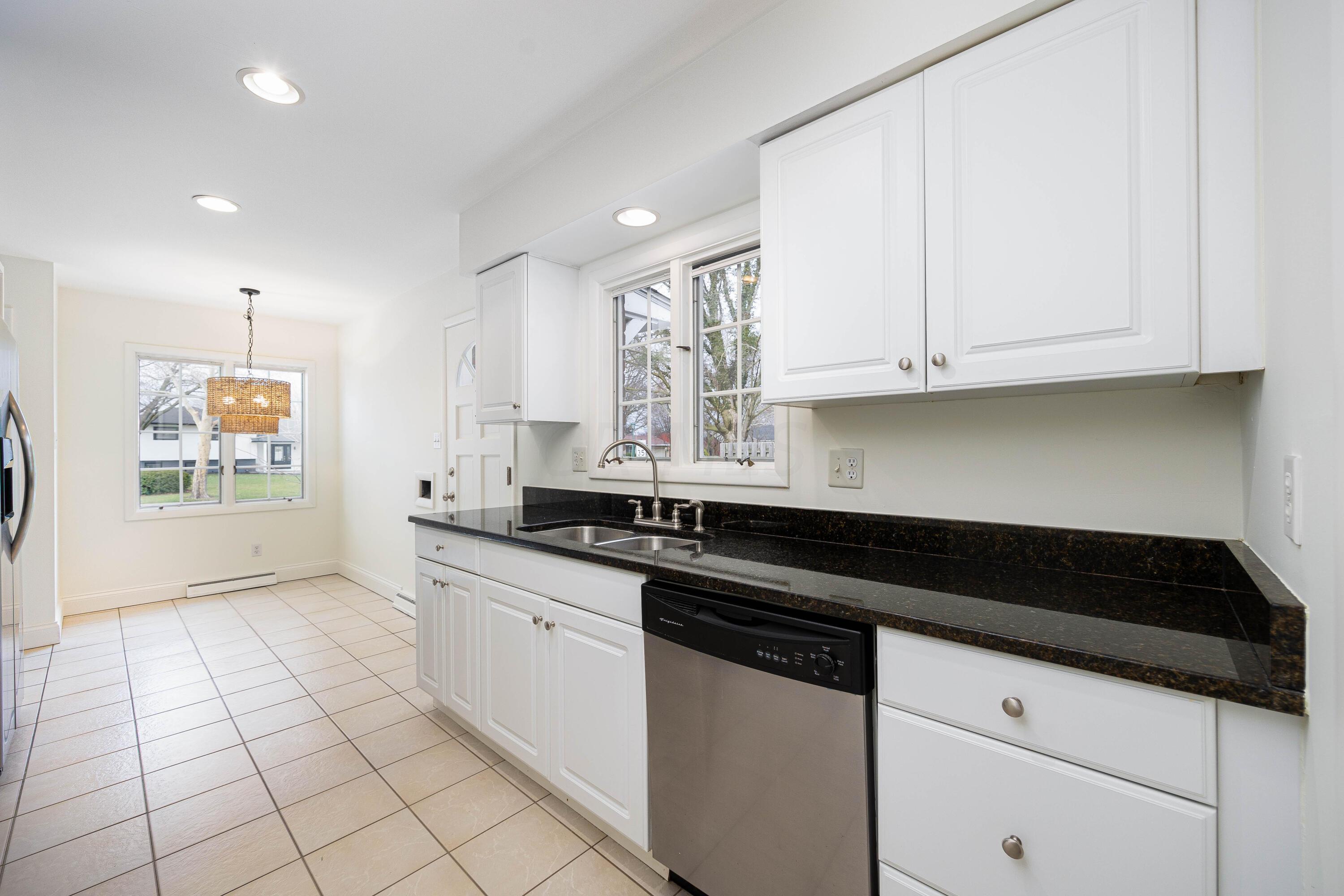 1515 Zollinger Road Columbus, OH 43221 - Photo 15 of 40 Kitchen