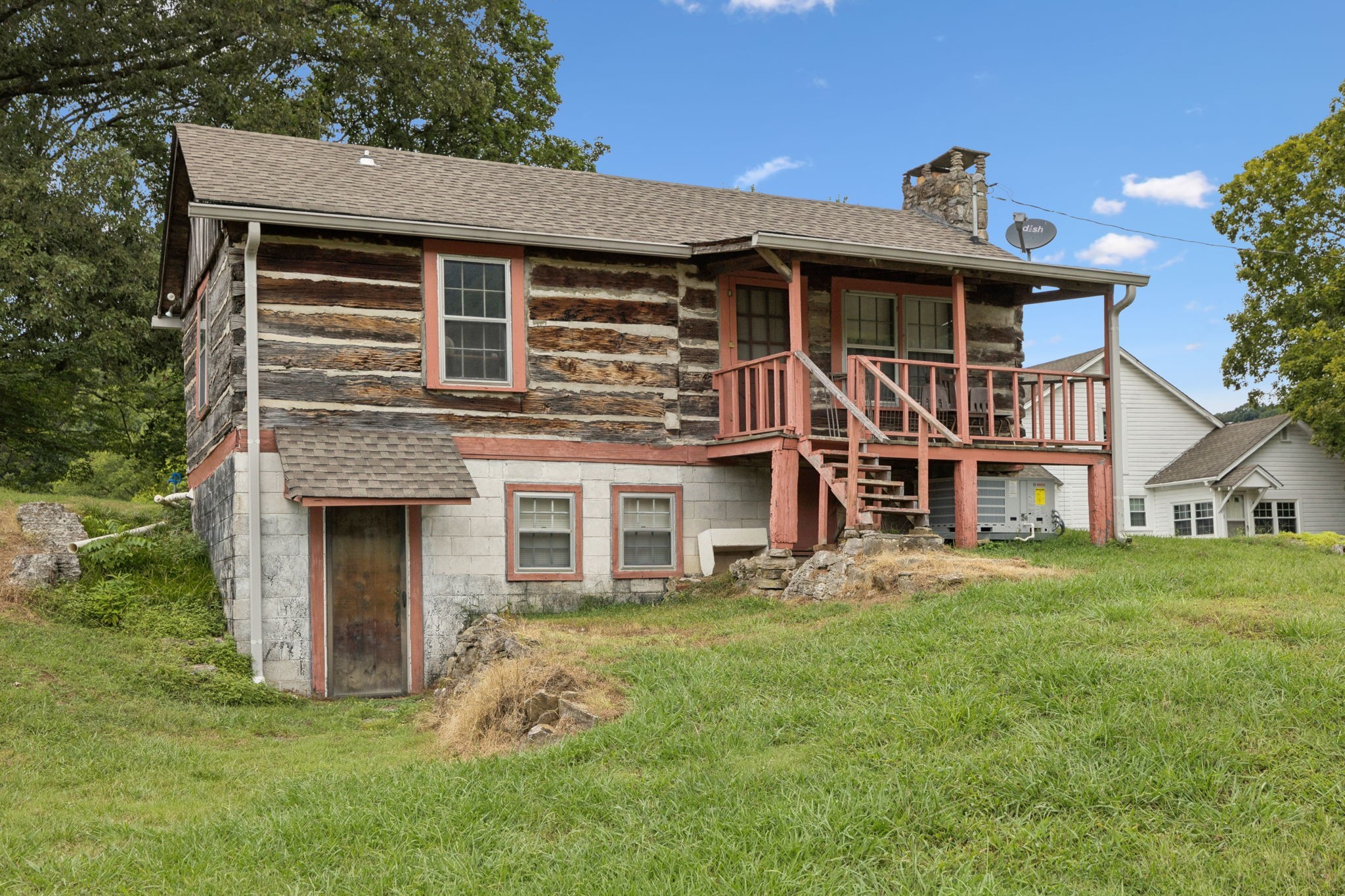 5 Crooked Hill Road Pulaski, TN 38478 - Photo 10 of 100 a front view of a house with a yard