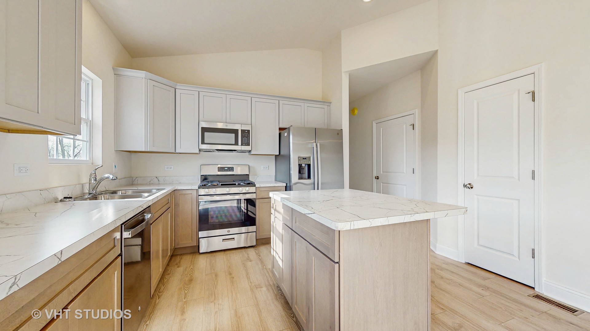 877 Yorkshire Terrace Crete, IL 60417 - Photo 9 of 29 Gallery Image 9