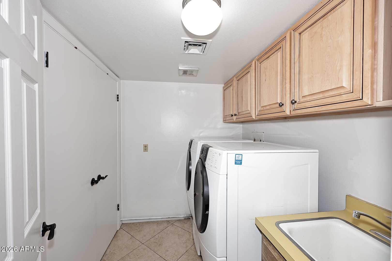 5426 South Lighthouse Lane Tempe, AZ 85283 - Photo 21 of 60 a utility room with dryer and washer