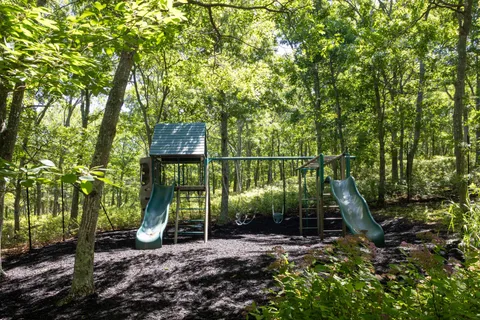 $1,975,000 | 11 Hildreth Road, Hampton Bays, NY 11946