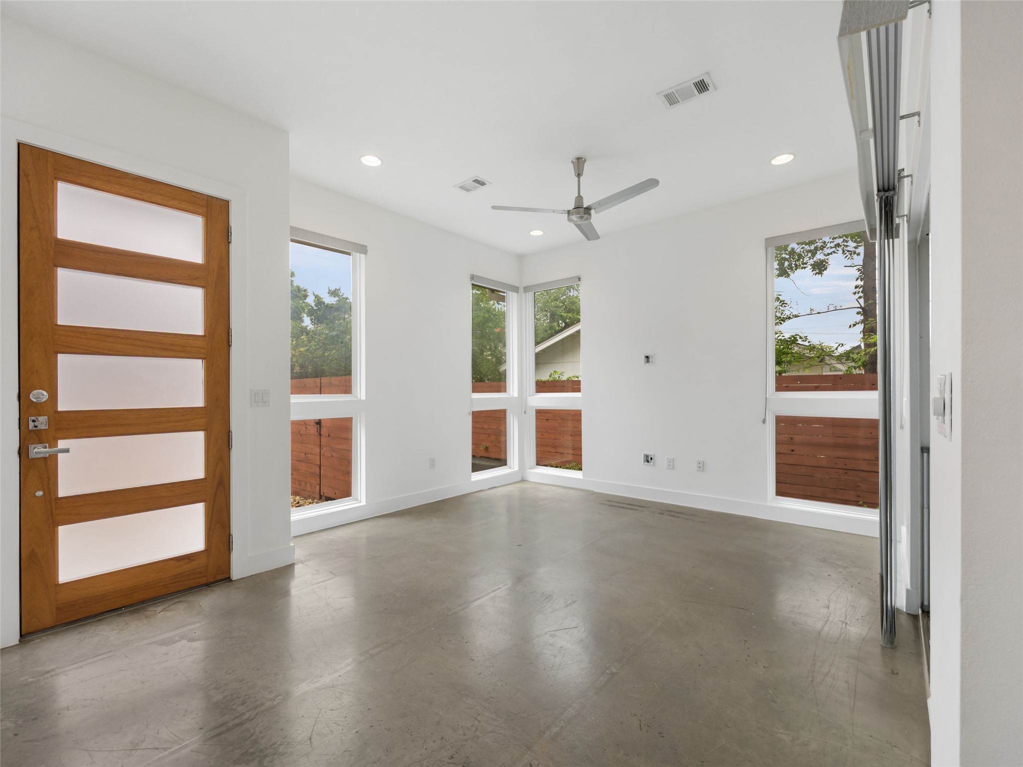 513 West Croslin Street, Unit B Austin, TX 78752 - Photo 4 of 40