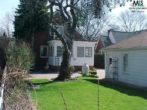 983 Fisher Road Grosse Pointe, MI 48230 - Photo 4 of 9 782817-3.JPG