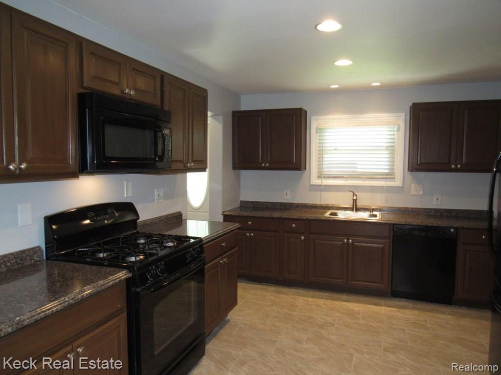 9521 Beech Daly Road Taylor, MI 48180 - Photo 8 of 29 9521 Beech Daly (51).JPG