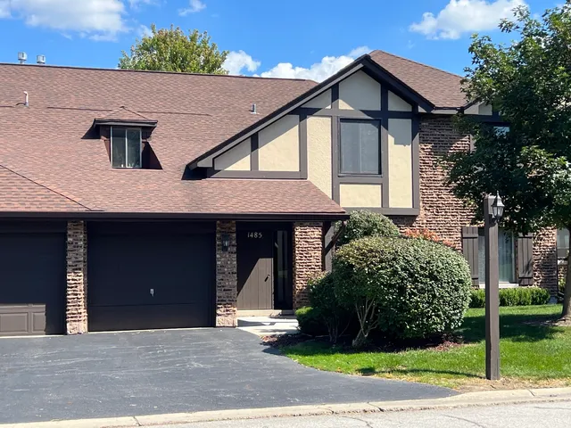 $2,100 | 1485 Johnstown Lane, Unit C, Wheaton, IL 60189