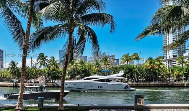 $3,500 | 185 Southwest 7th Street, Unit 3109, Miami, FL 33130