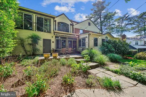 $1,490,000 | 6 Old Stage Court, Rockville, MD 20852