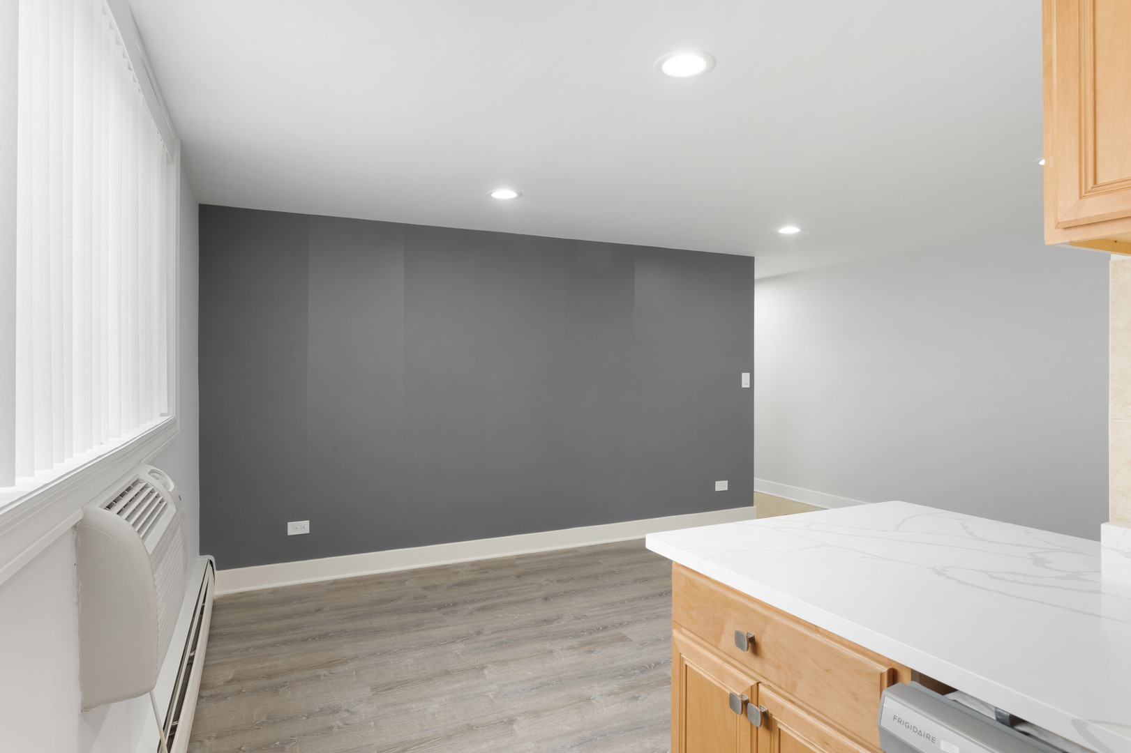 6758 North Sheridan Road, Unit 101 Chicago, IL 60626 - Photo 6 of 12 Gallery Image 6