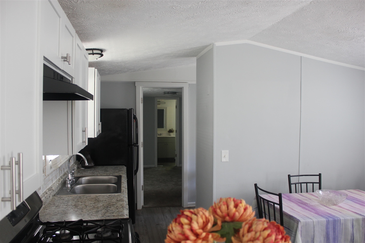 27 Inca Drive Southwest Grand Rapids, MI 49548 - Photo 8 of 17