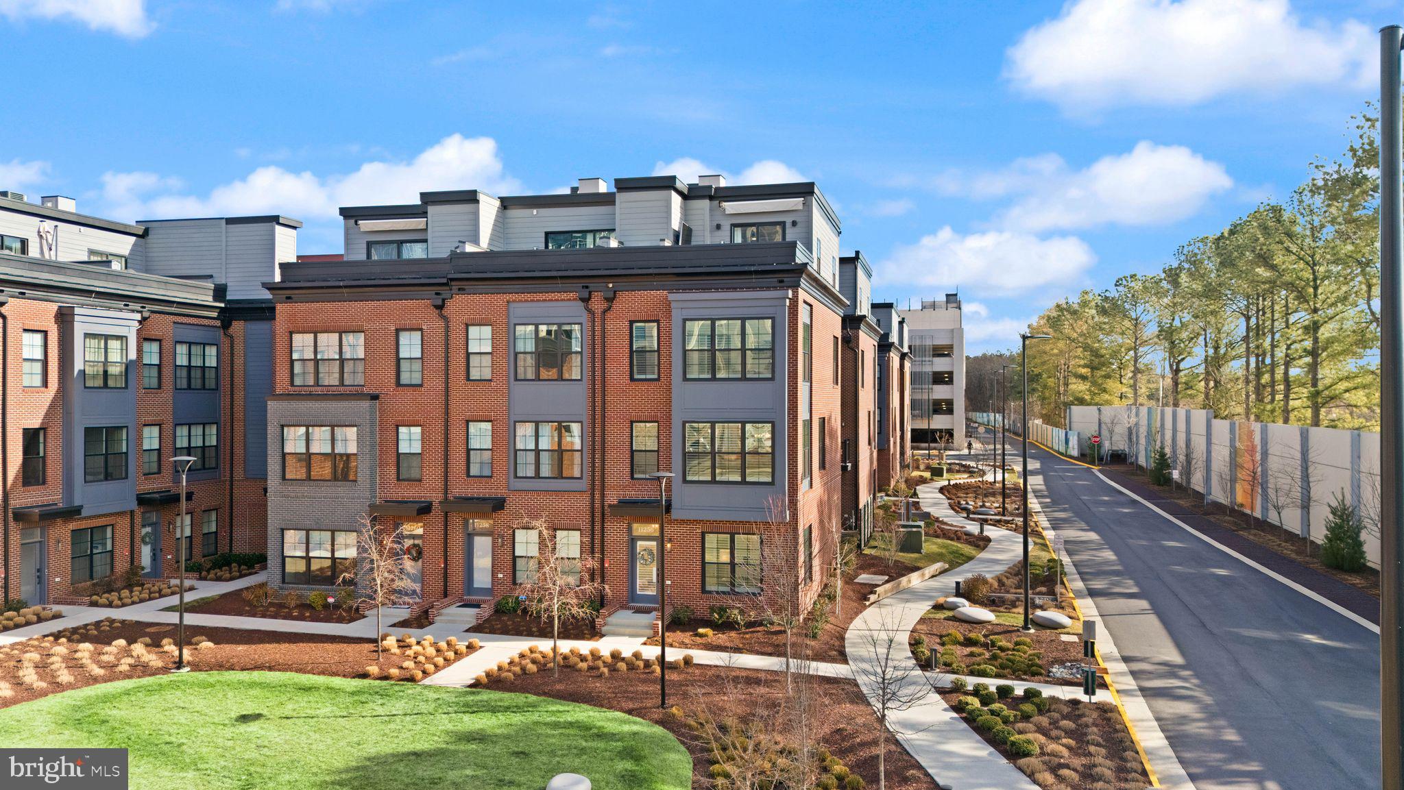 11256 Faraday Park Drive Reston, VA 20190 - Photo 4 of 79