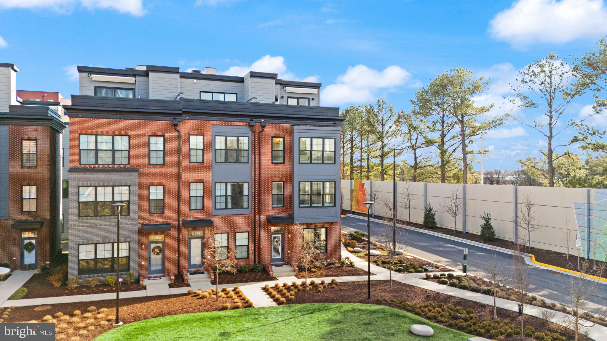 11256 Faraday Park Drive Reston, VA 20190 - Photo 5 of 79