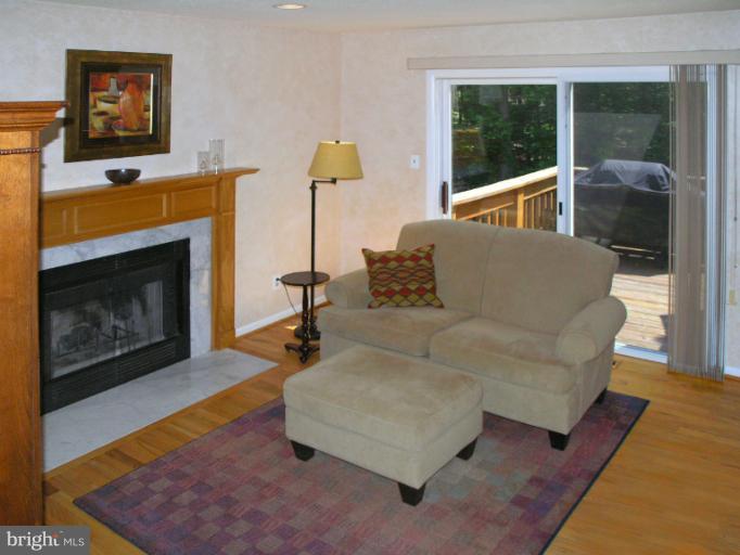 1600 Oak Spring Way Reston, VA 20190 - Photo 12 of 30 Family Room