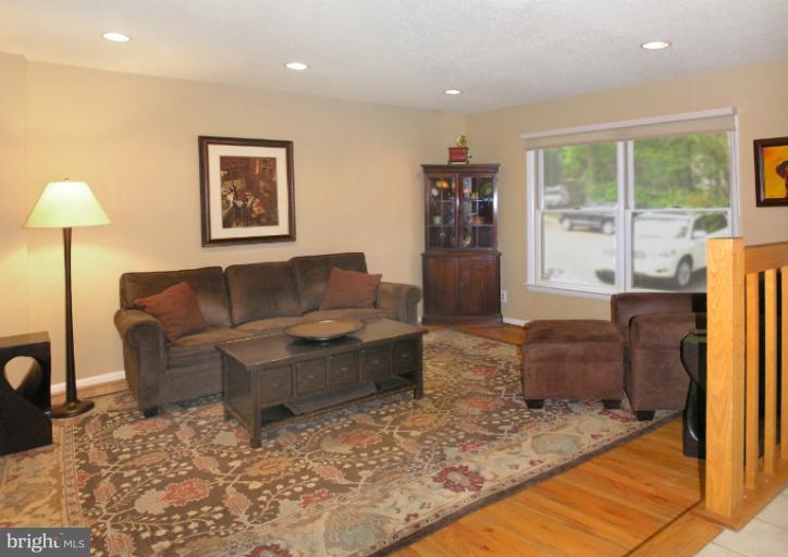 1600 Oak Spring Way Reston, VA 20190 - Photo 16 of 30 Living Room