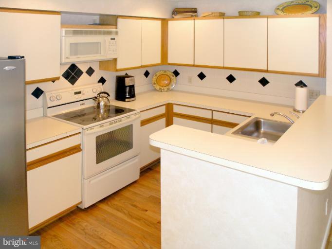 1600 Oak Spring Way Reston, VA 20190 - Photo 4 of 30 Kitchen