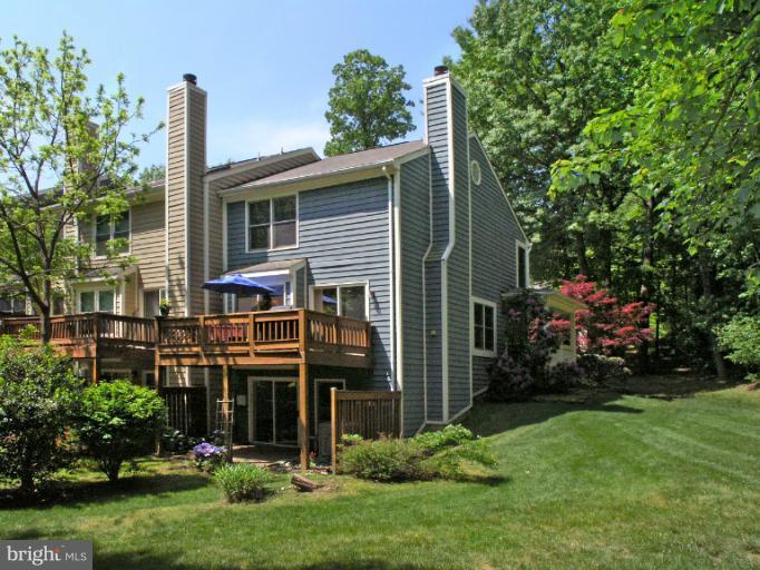 1600 Oak Spring Way Reston, VA 20190 - Photo 9 of 30 Exterior (Rear)