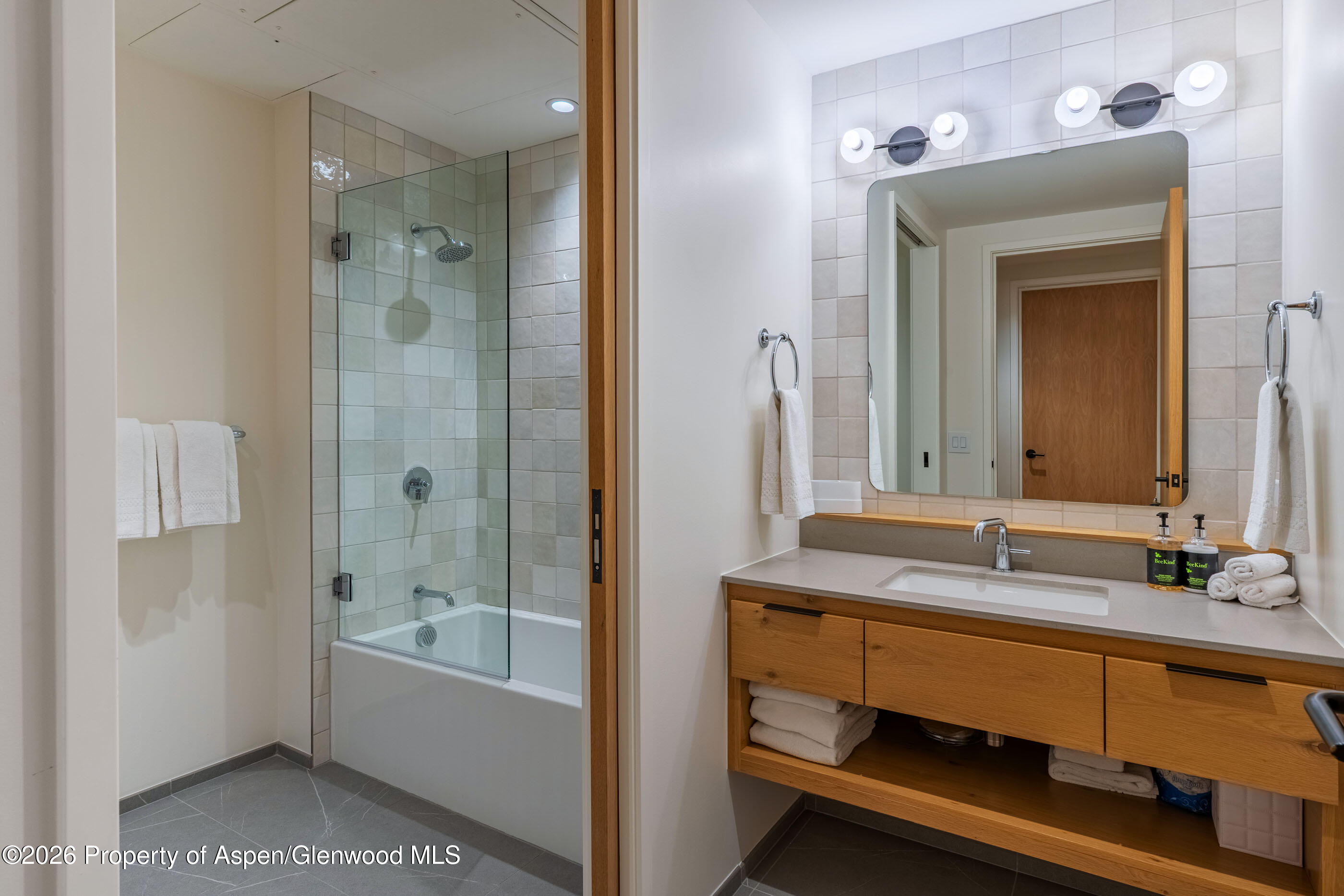 119 Wood Road, Unit 503 Snowmass Village, CO 81615 - Photo 14 of 24 Secondary Bathroom