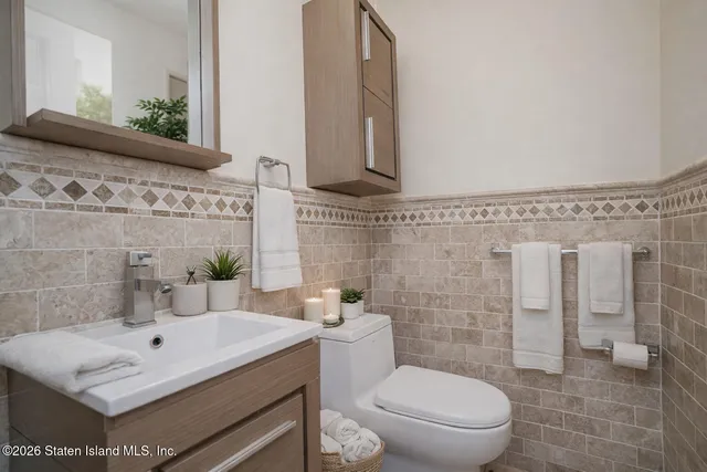 $1,199,000 | 94 Hart Boulevard | Randall Manor