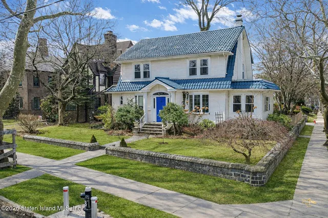 $1,199,000 | 94 Hart Boulevard | Randall Manor